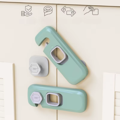 bloque porte bebe vert pose sur placard blanc mecanisme adhesif