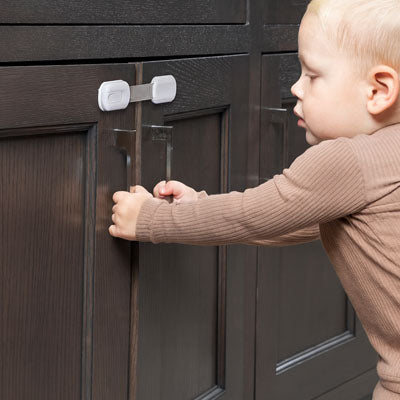 bloque porte blanc bébé beige essaie ouvrir meuble foncé push-to-close sangle