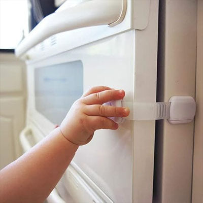 bloque porte blanc main adulte ouvre réfrigérateur push-to-close adhésif 3M