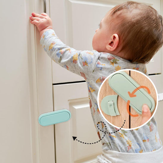 bloque porte vert clair bébé essaie ouvrir placard verrou rotatif zoom