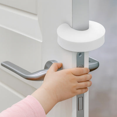 bloquer les portes pour bebe blanc main bébé rose essaie ouvrir poignée levier grise encoche