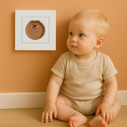 cache-prise-forme-visage-ours-marron-branché-sur-prise-avec-bébé-regarde-prise