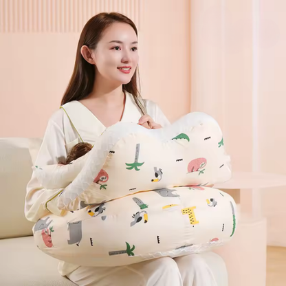 coussin d allaitement artefact maman allaite bébé vue face sourire