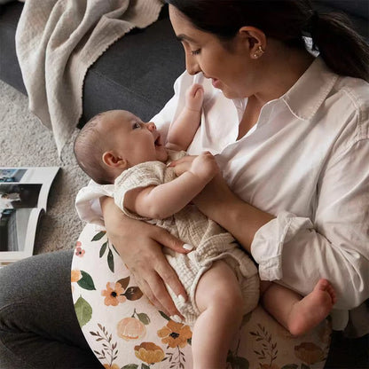 coussin d'allaitement forme fleurs bébé posé maman soulagée