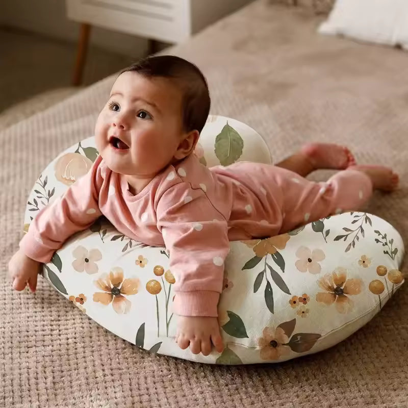 coussin d'allaitement forme fleurs bébé souriant posé confort