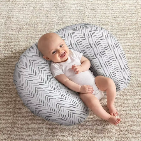 coussin d'allaitement formes animaux bébé souriant allongé lignes V