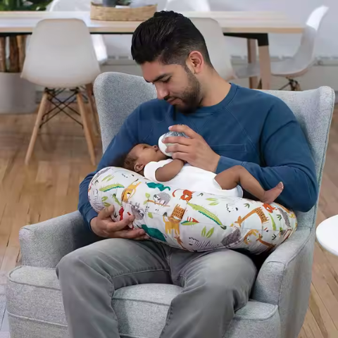 coussin d'allaitement formes animaux papa biberon bébé posé