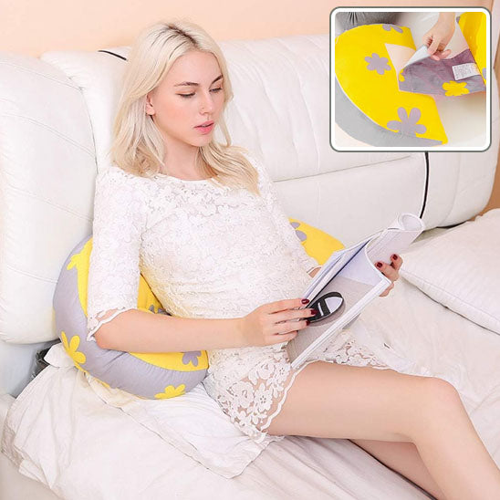 coussin de grossesse jaune gris femme assise lis livre confort