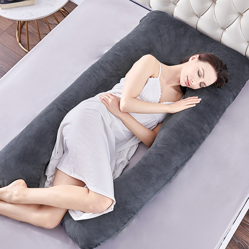 coussin de grossesse noir femme allongée côté position sommeil