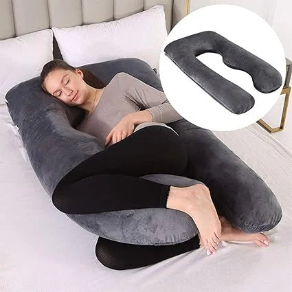 coussin de grossesse noir femme allongée soutien dos et ventre