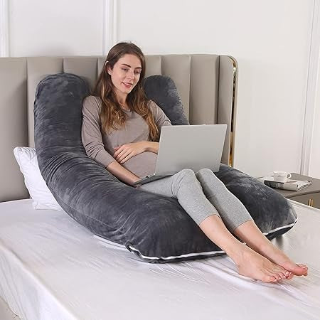 coussin de grossesse noir femme enceinte assise ordinateur confort
