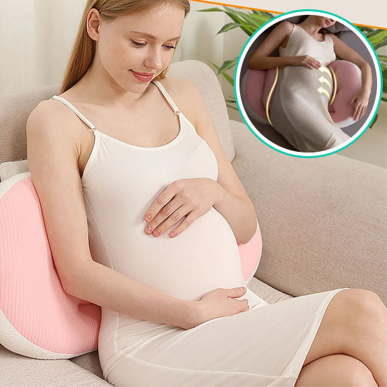coussin de grossesse rose femme enceinte assise canapé ventre arrondi