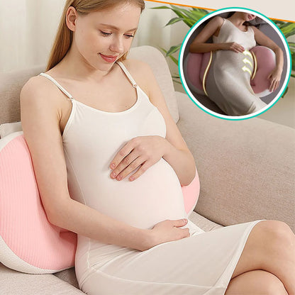coussin de grossesse rose femme enceinte assise canapé ventre arrondi