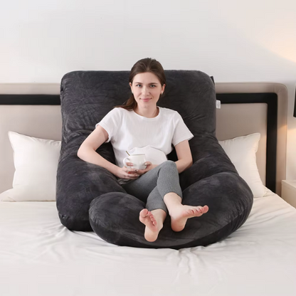 coussin de maternité forme G noir femme assise lit confort grossesse