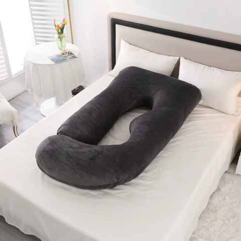 coussin de maternité forme G noir vue ensemble fond sombre
