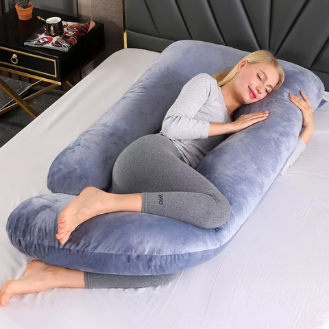 coussin de maternité gris femme allongée côté droit nuit réparatrice
