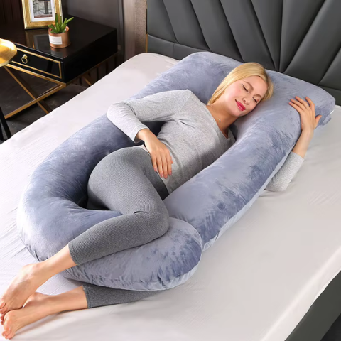 coussin de maternité gris femme allongée côté lit sommeil