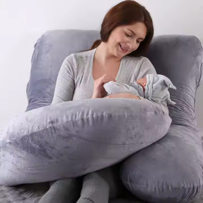 coussin de maternité gris femme souriante allongée confort grossesse